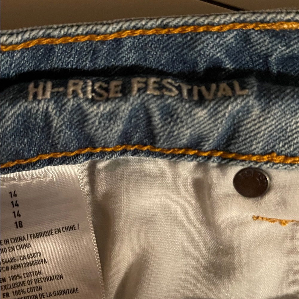 American Eagle Outfitters Light Blue Distressed Denim Jean Shorts - Picture 4 of 4